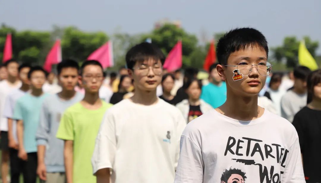 马来西亚球队冲刺比赛，全力以赴迎接挑战的简单介绍